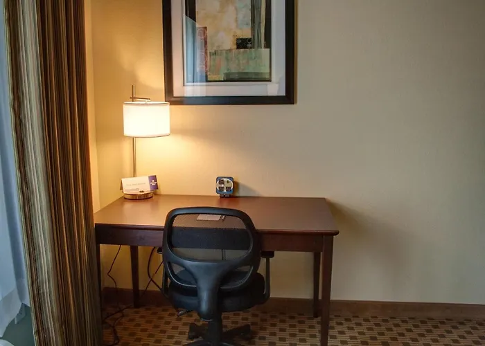 Cobblestone Inn & Suites - Waverly