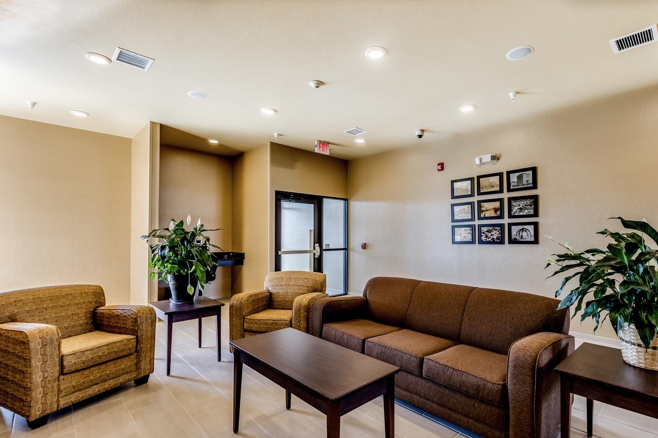 Hotel Cobblestone & -