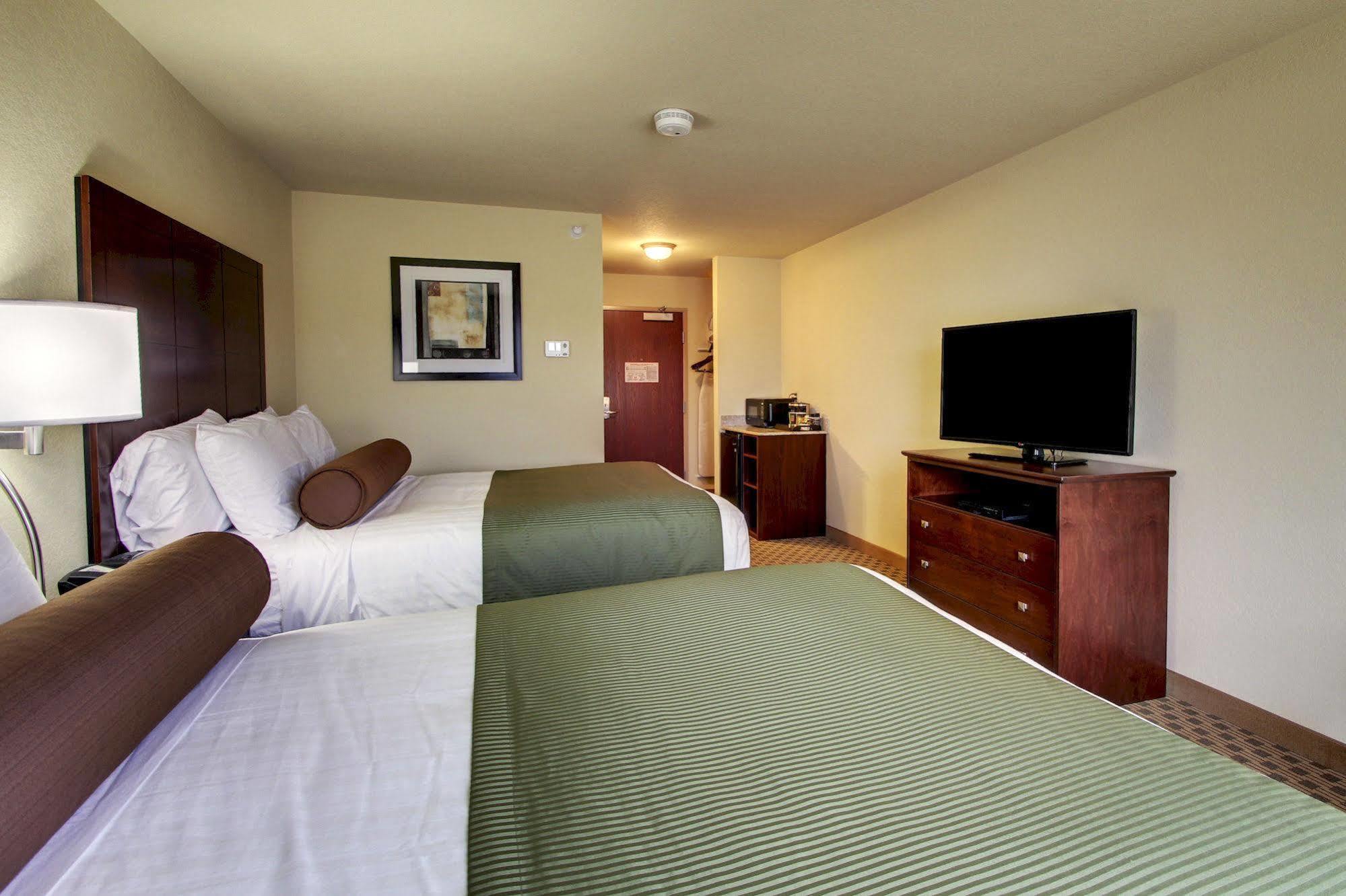 Hotel Cobblestone & - Waverly